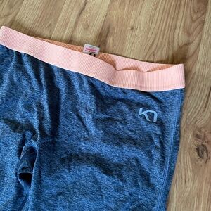 Kari Traa Blue and Peach XL Baselayer